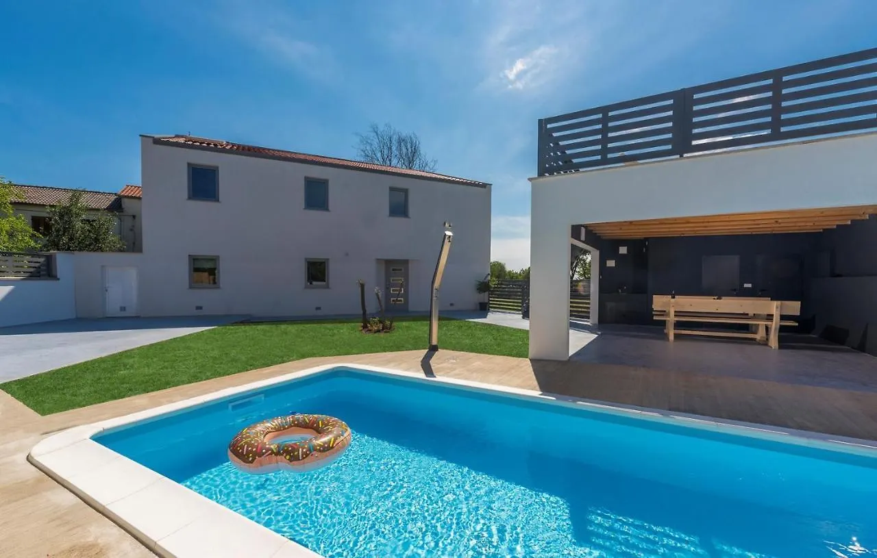 Villa Barbella Tinjan